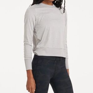 Daydream Crew
Women's Performance Top Light Heather Grey NWT